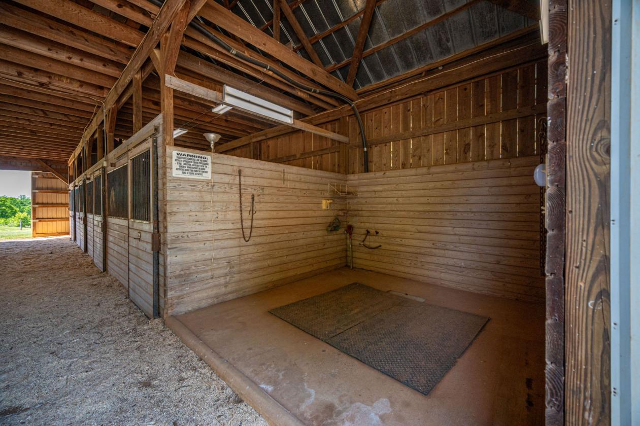 25-acre estate with river frontage and barn - photo 21