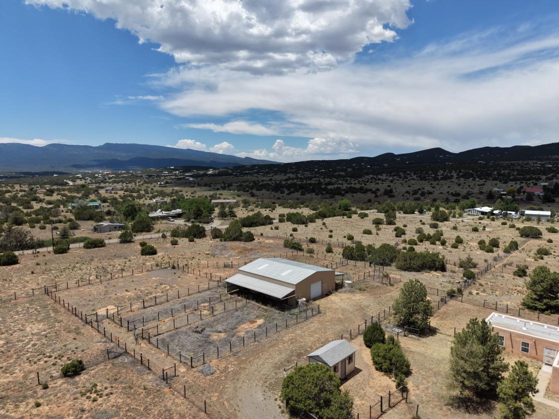 Fabulous, one of a kind horse property - photo 24
