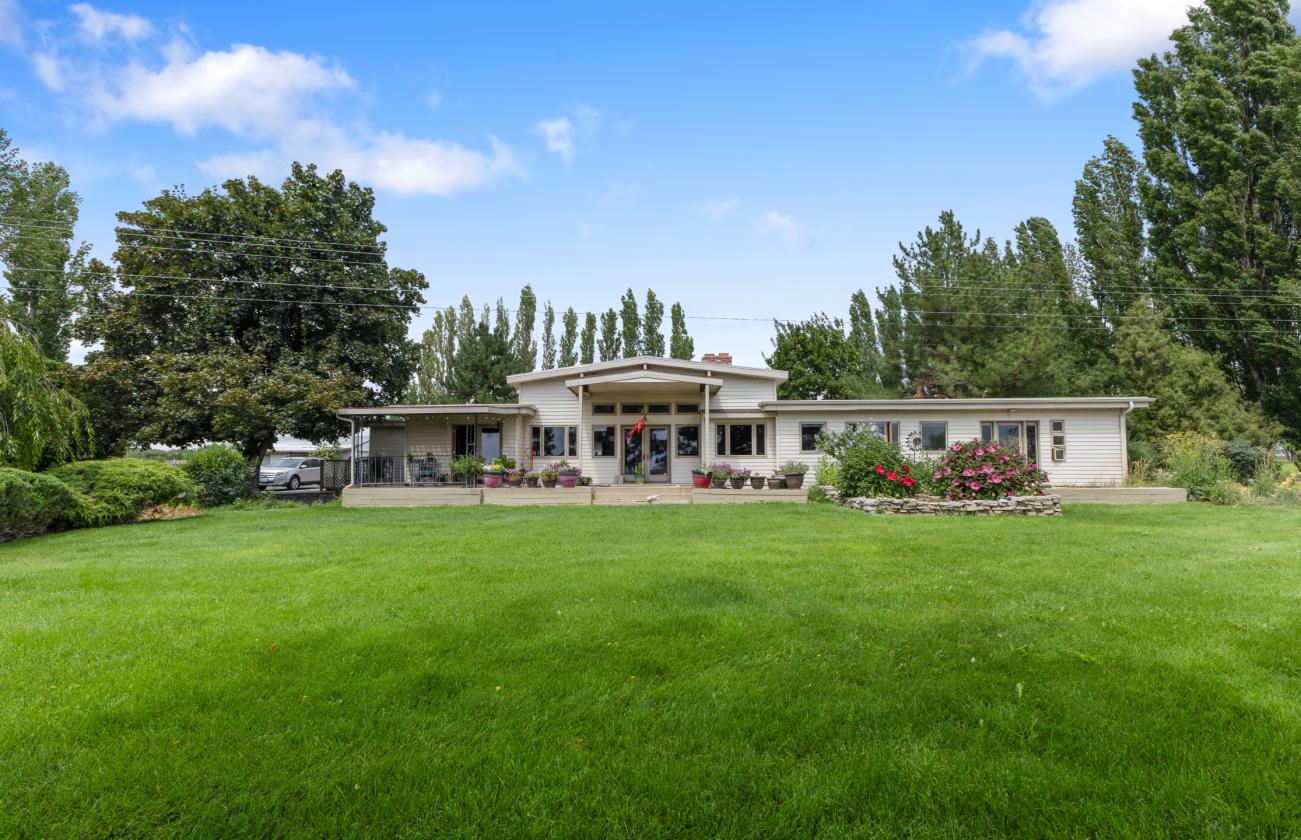 Lakeview Equestrian Estate w/ Shop & Barn - photo 11