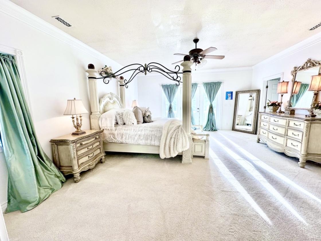 Enchanting Equestrian Estate with Covered Riding Arena - photo 20