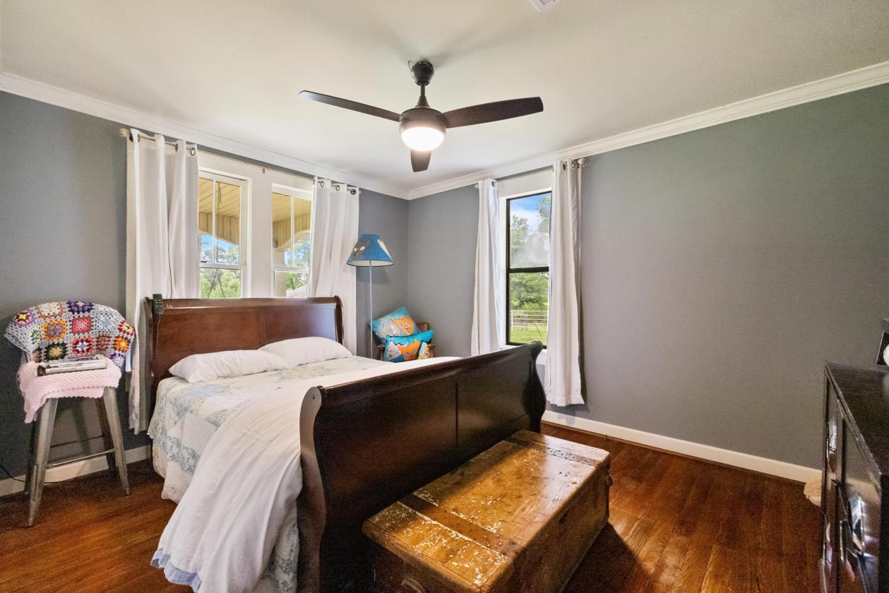 Beautiful Restored Farm House & The Perfect Land - photo 25