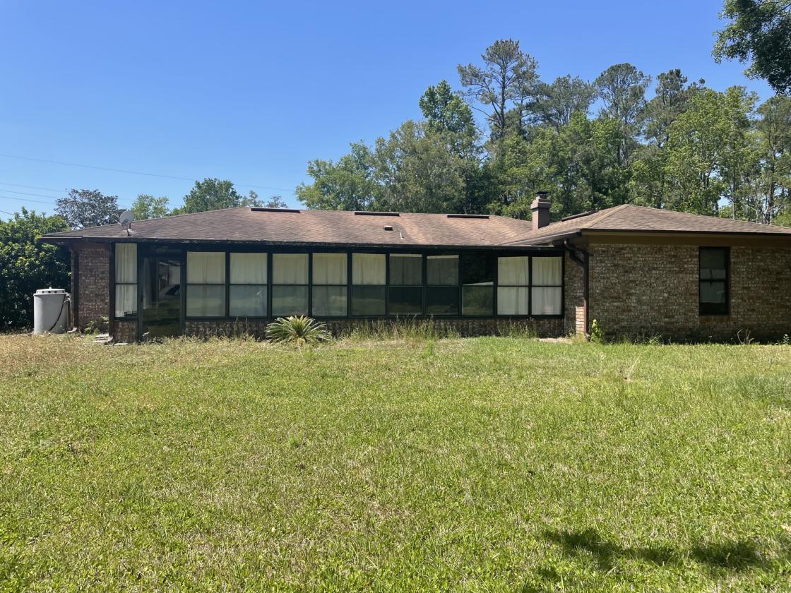 Brick Home on 1.14 Acre Lot! - photo 2