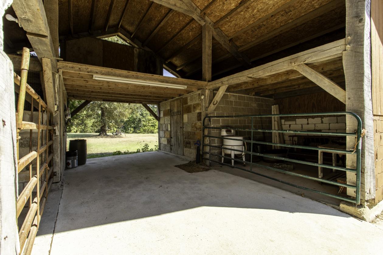 Luxury Timberframe Home with Horse Facilities - photo 11