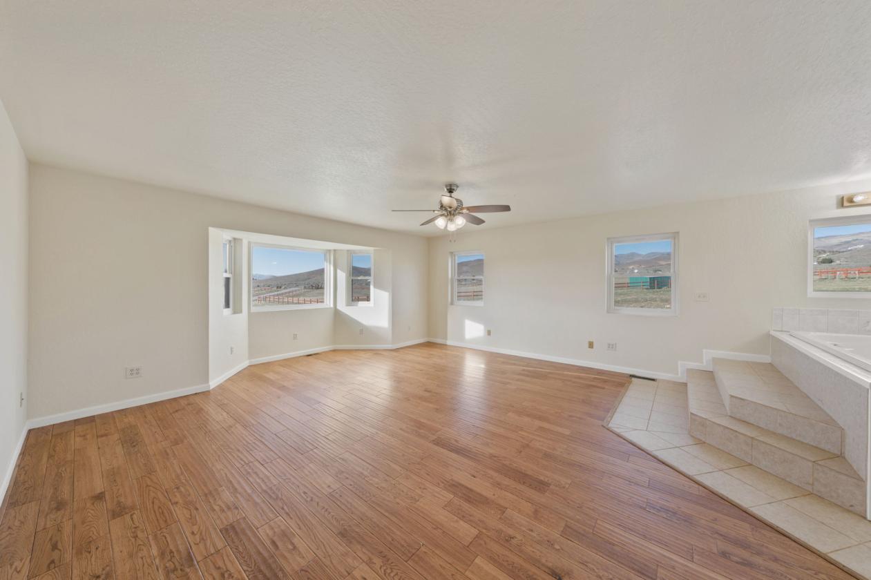 Turnkey equestrian estate w/3 homes and 360 views - photo 23
