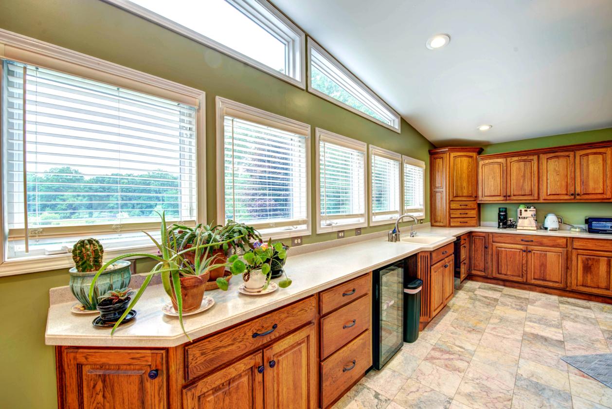 Gorgeous equestrian estate on 34.5 acres - photo 14