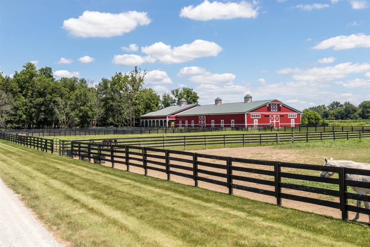 Breathtaking ranch with nearly 30 acres! Pendleton, Madison County