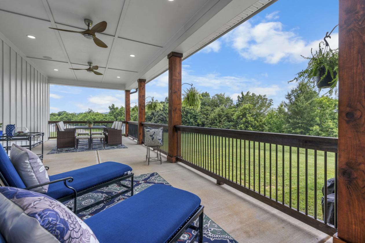 Modern Farmhouse on 18.9 acres with new venue - photo 26