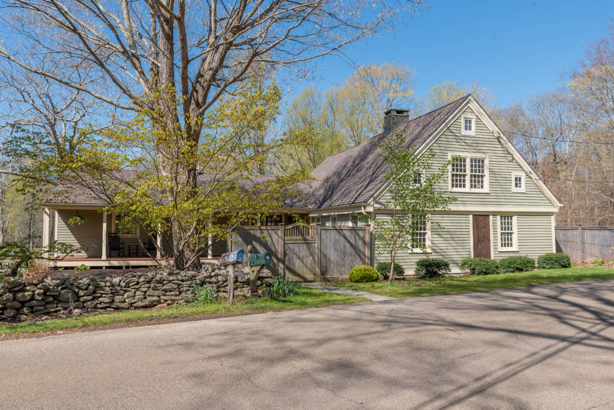 Beautiful horse property 4 stall barn ring and... Killingworth