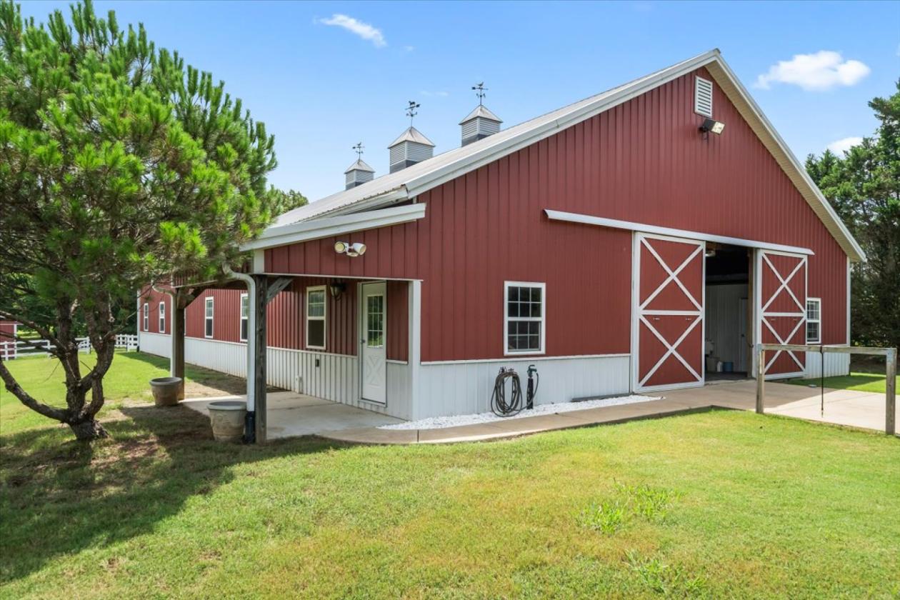 Luxury Equestrian Estate on 13.5 Acres - photo 4