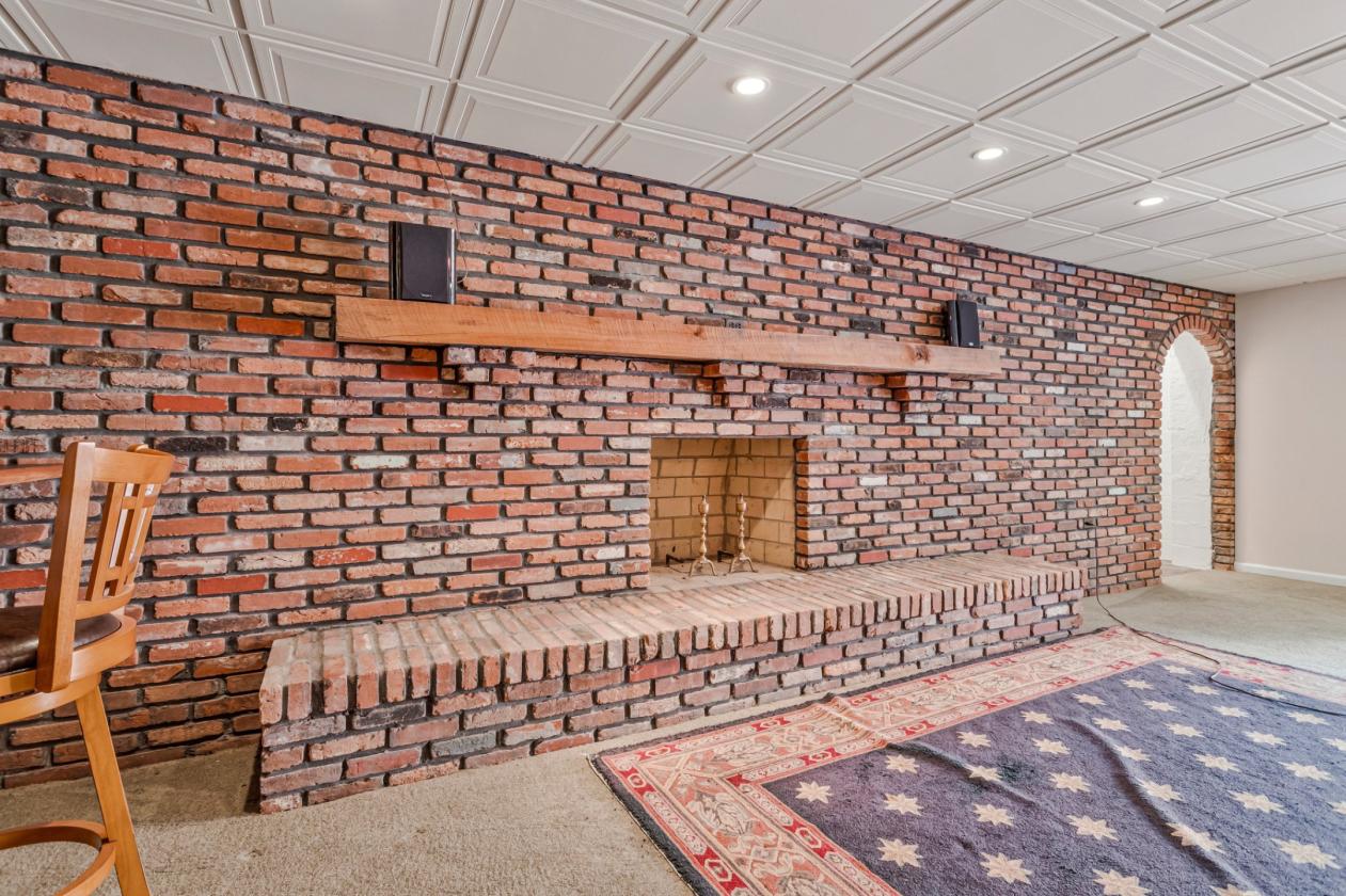 Custom-Crafted Equestrian Estate on 13 Acres - photo 23
