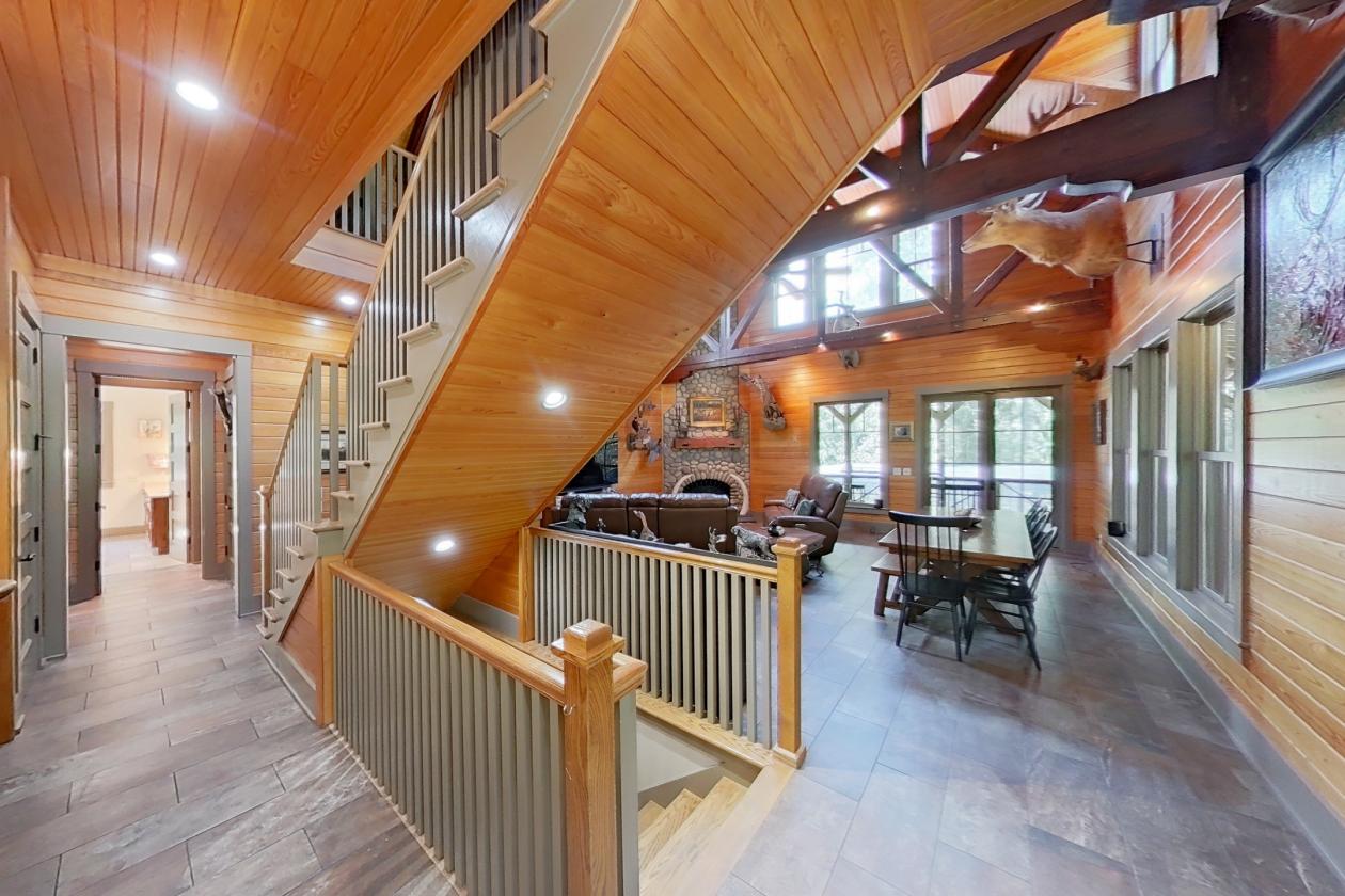 ONE-OF-A-KIND HOME IN EQUESTRIAN COMMUNITY - photo 6