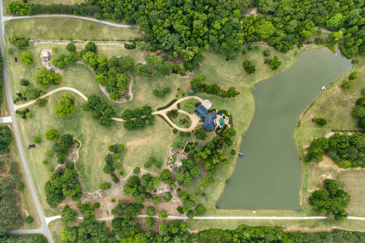 Luxury Estate on 2022 Acres with Helicopter Hangar - photo 29