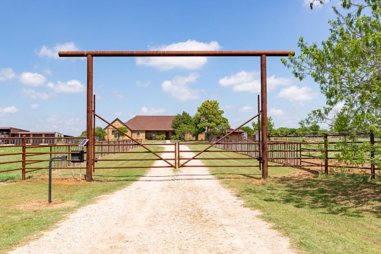 Scenic 64 Acre Horse & Cattle Property - photo 19