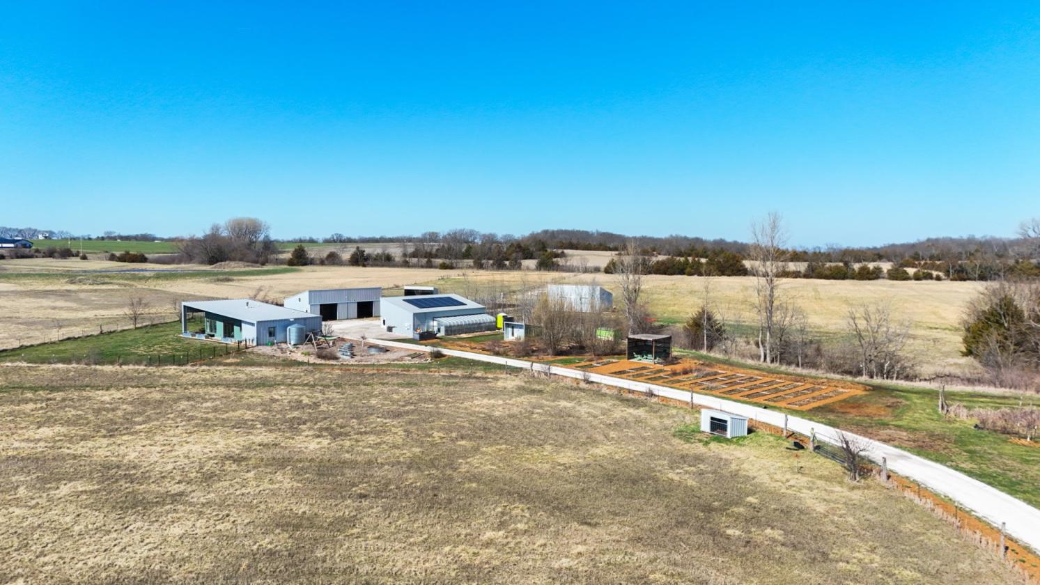17 ac Contemporary Home w Solar Ready for Horses! - photo 2