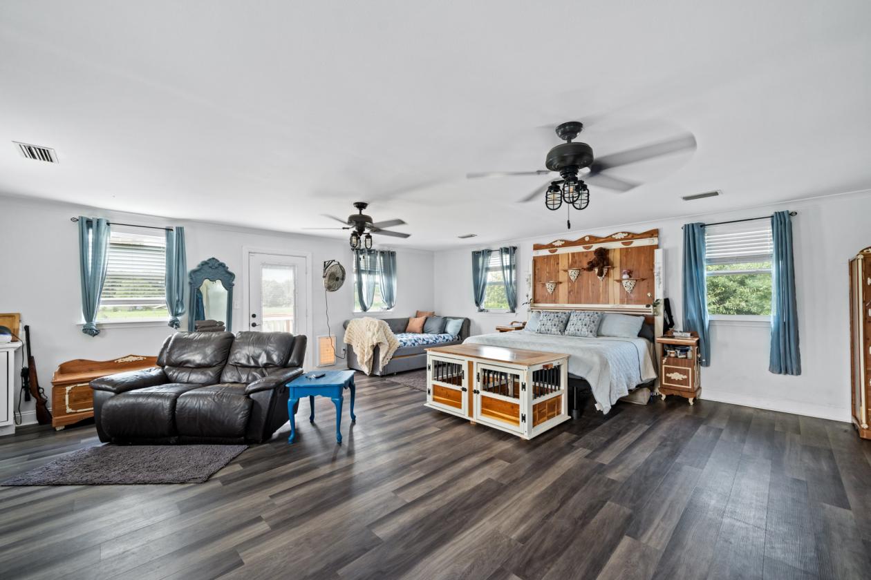 Turnkey Luxury Equestrian Estate - photo 27