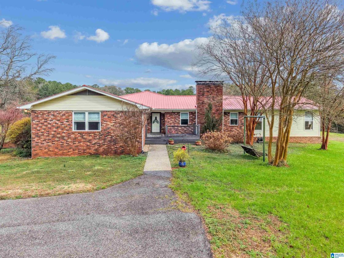 Equestrian Farm with Fantastic Mountain Views - photo 2