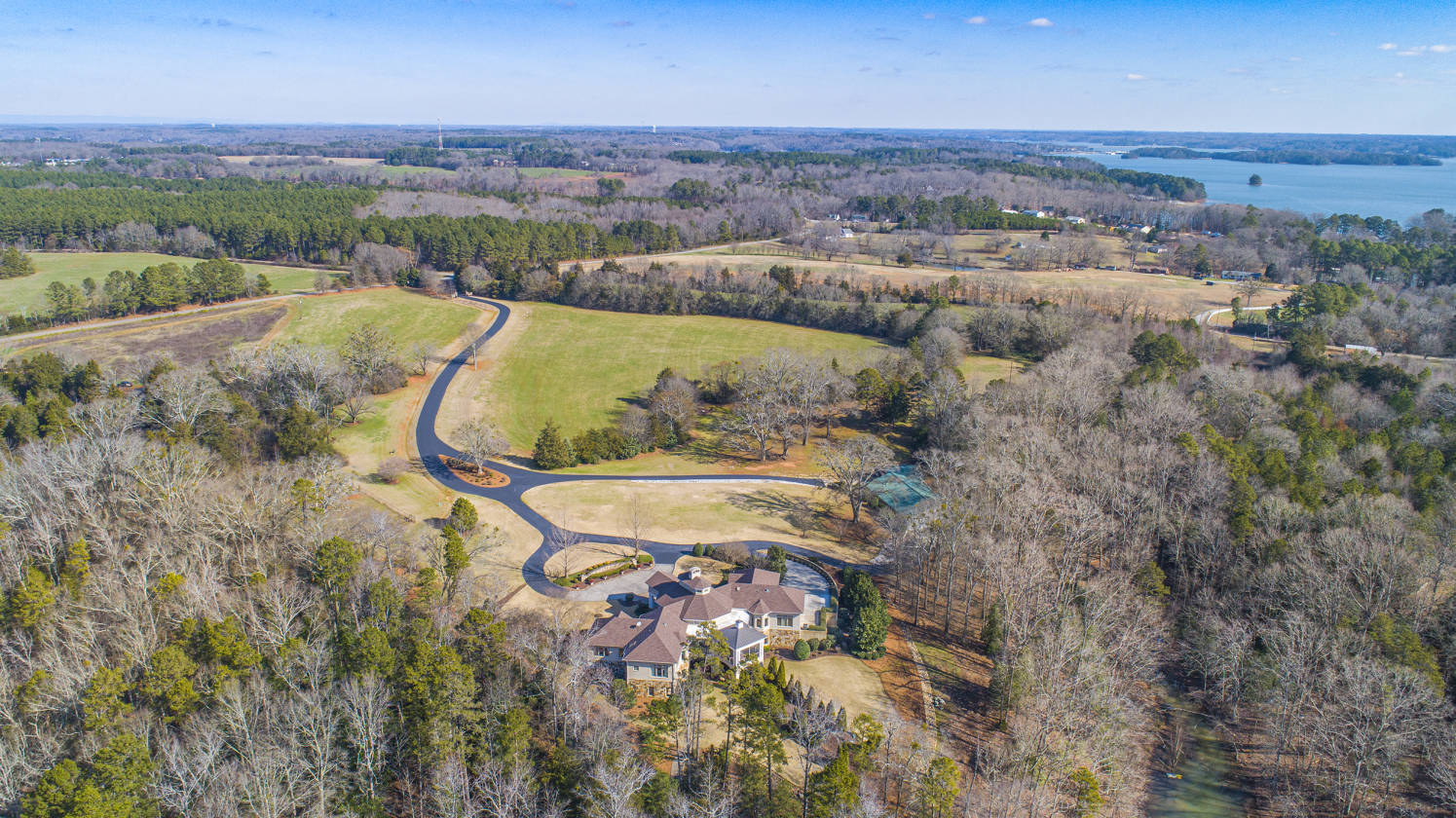 Luxury Lake Estate with 26 Acres Bring Horses and... Townville