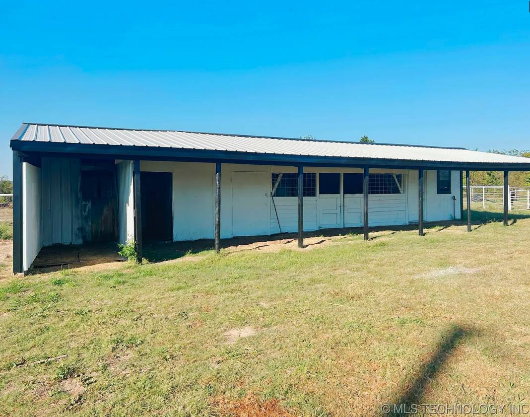 5 acres, Remodeled Home on 5 acres with horse barn - photo 4