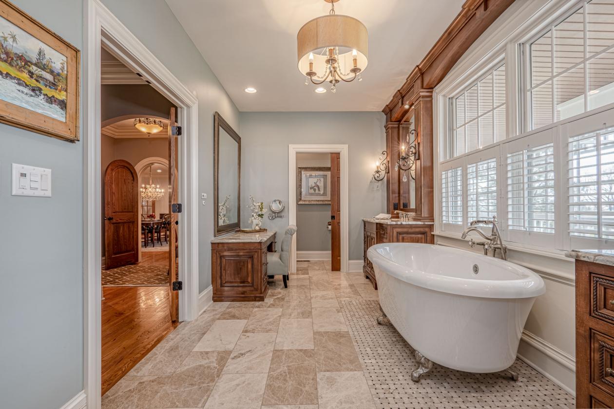 ENJOY EQUESTRIAN LIVING ON THIS BREATHTAKING FARM - photo 22