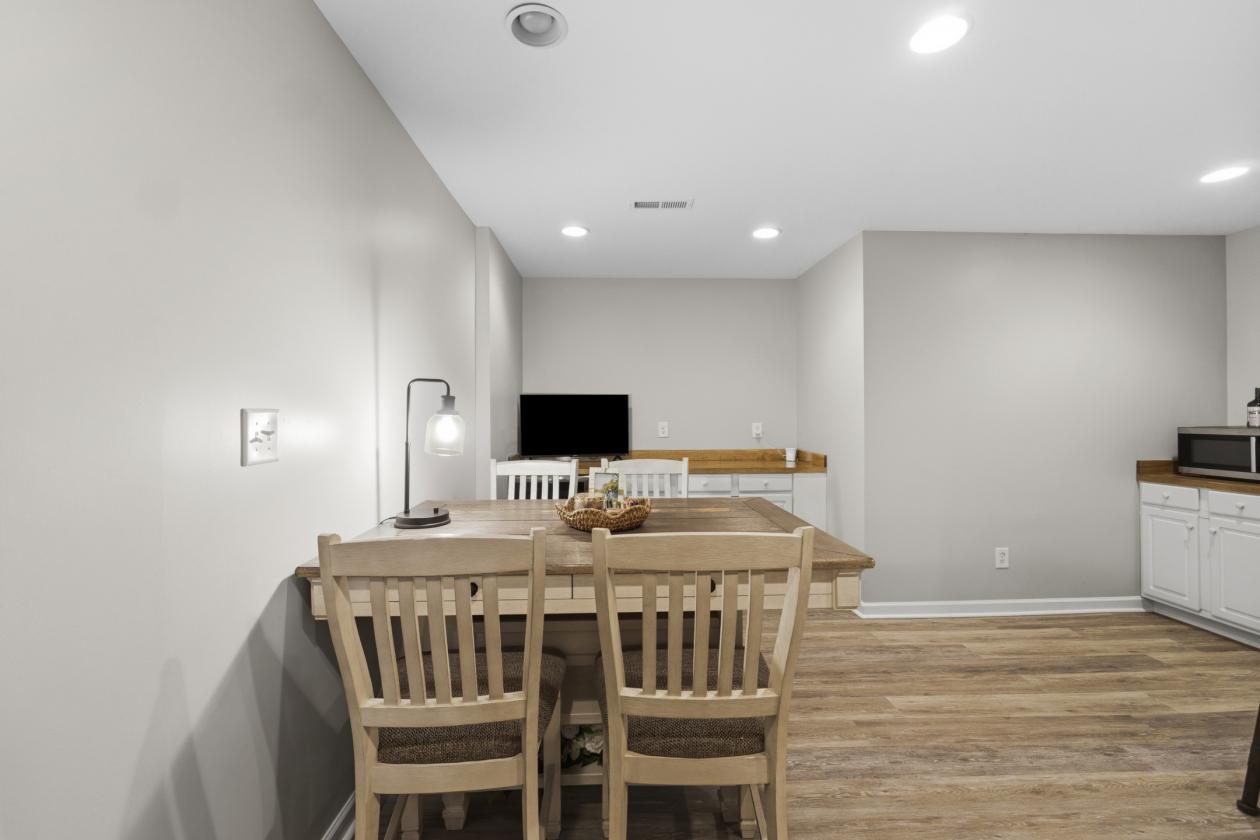 Remodeled Farmhouse in Private Community - photo 24