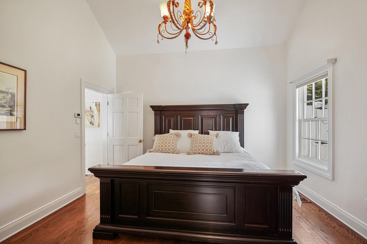 Elegant North Salem Horse Country Estate - photo 21