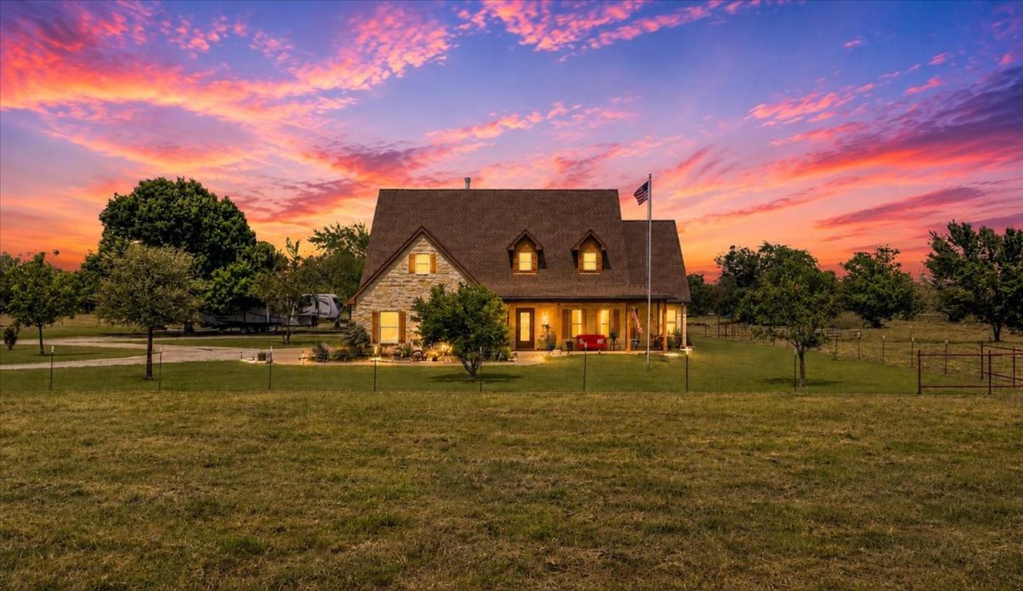 Custom home on 33 Acres! - photo 1