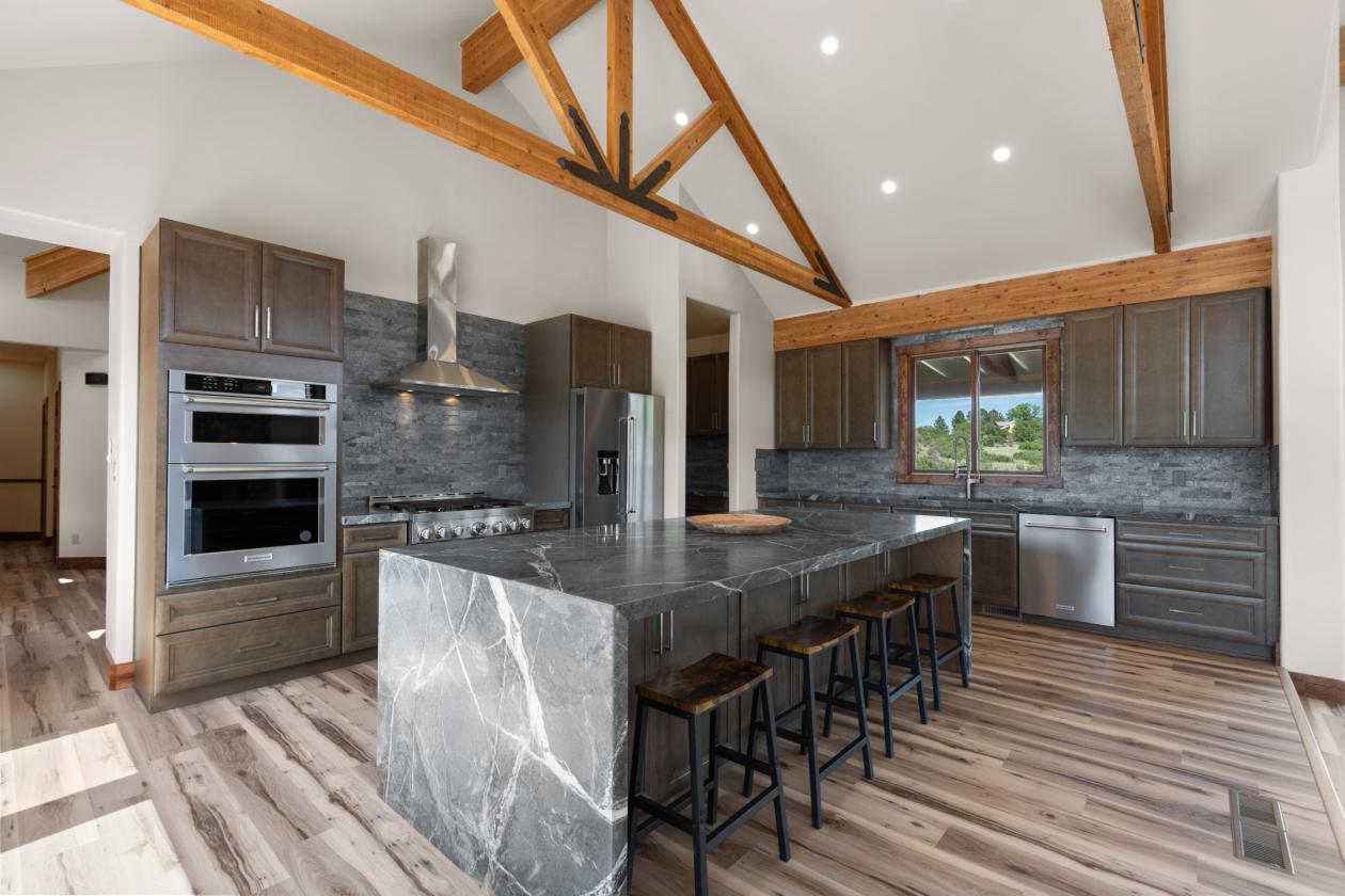A Luxurious Equestrian Mountain View Estate! - photo 4