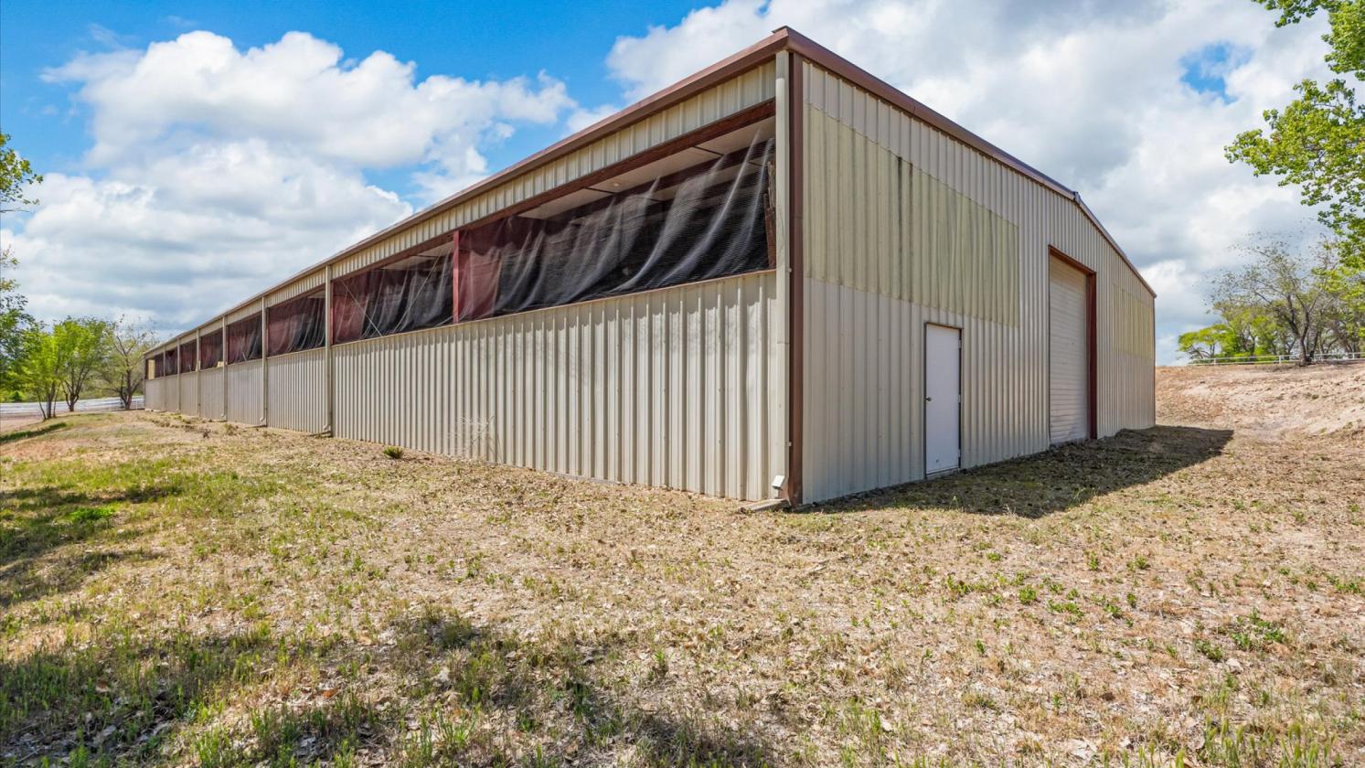 Rare equestrian sanctuary set on over 14 acres - photo 15
