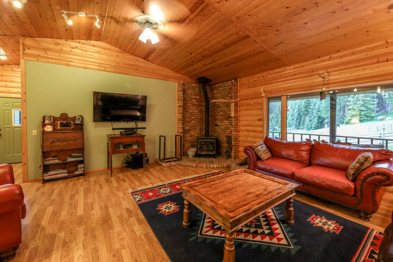 Unique Montana Horse Property on 14 acres, including 2 barns... Kila, Flathead County, Montana