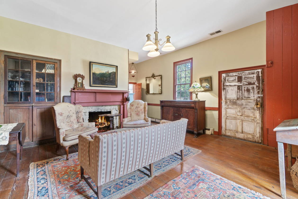 Pre-revoutionary home on a 10-acre horse farm! - photo 14