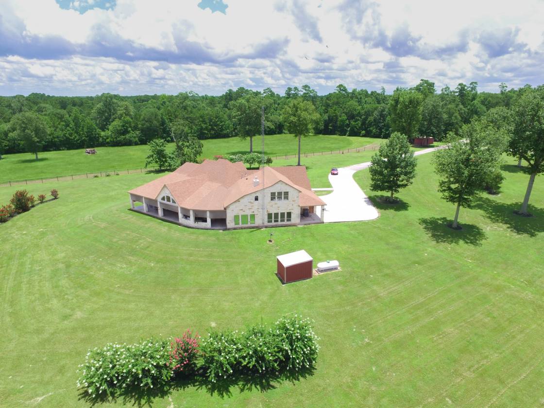 Stunning Home and Equestrian facility - photo 7