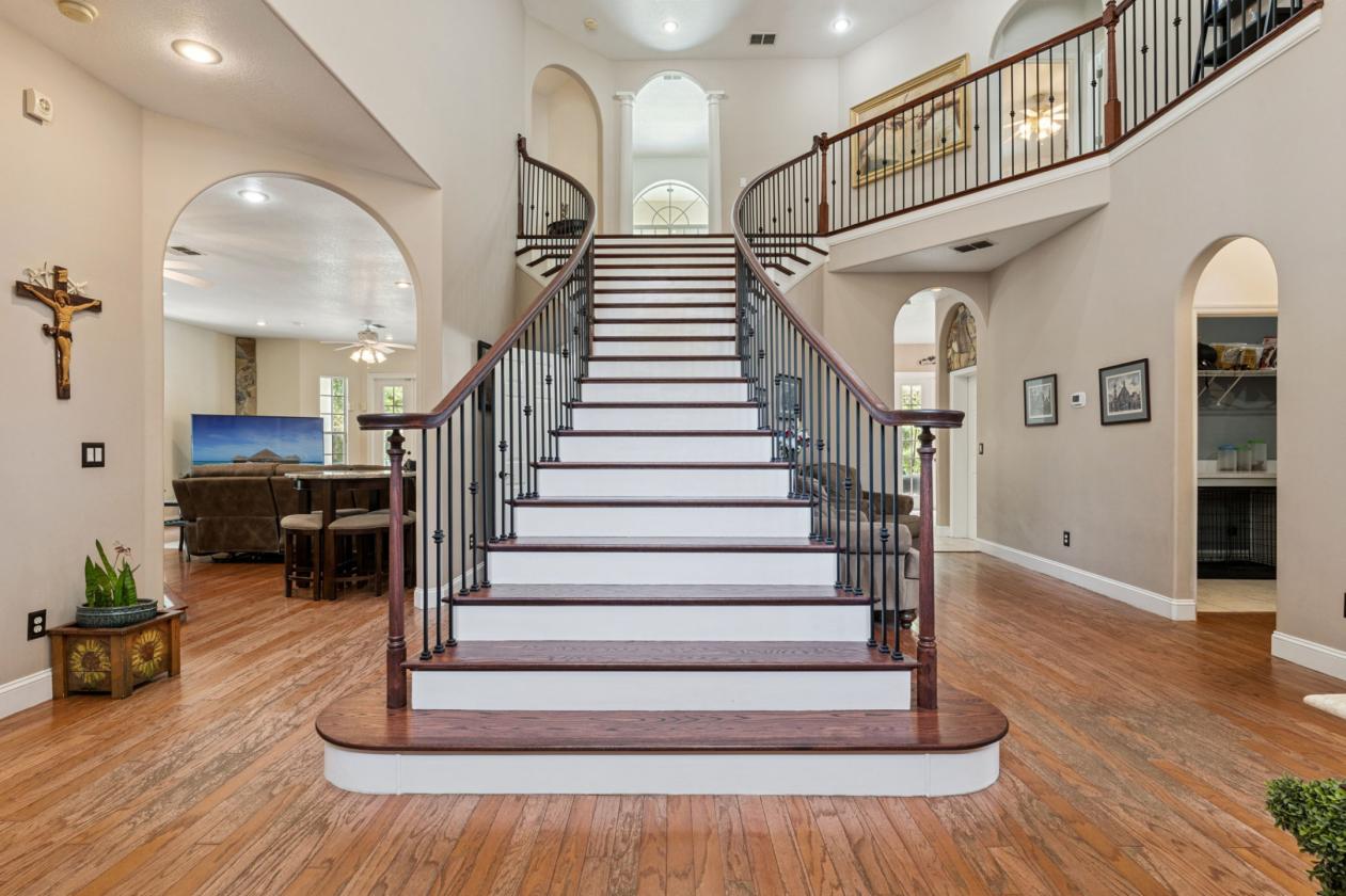 Equestrian Living on 10 Private Gated Acres - photo 4