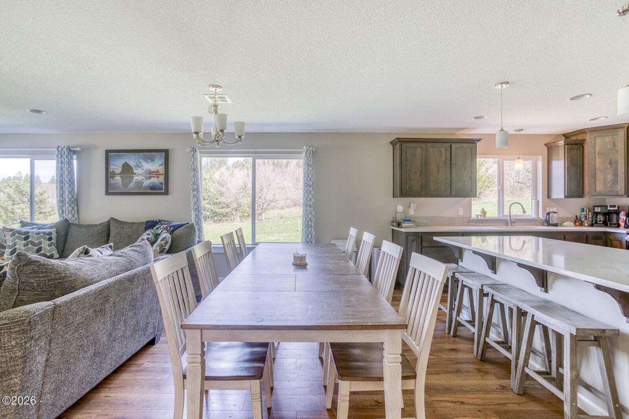 One-Owner HiLine Home Set on 2.92 Acres - photo 7