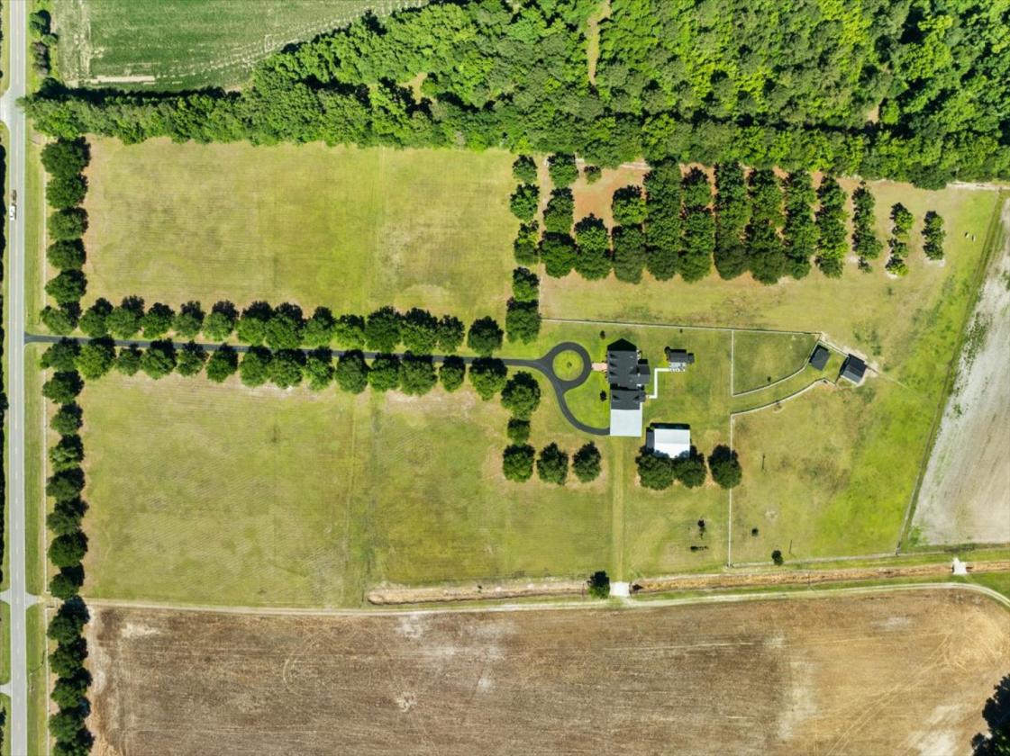 Remarkable 20-Acre Private Estate - photo 2
