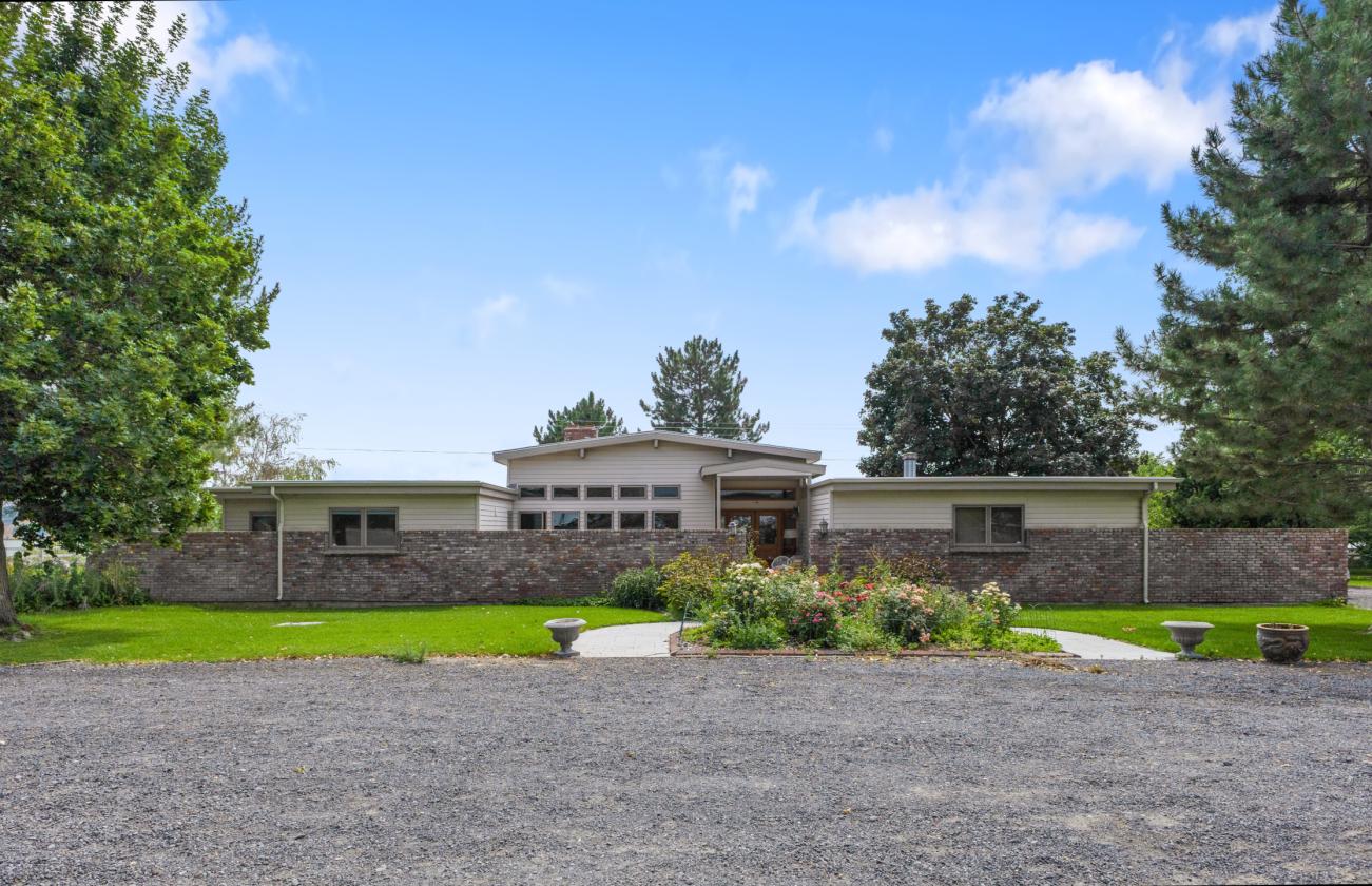 Lakeview Equestrian Estate w/ Shop & Barn - photo 1