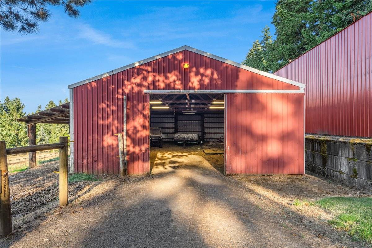 Gorgeous (dividable) 10 acre property with arena! - photo 23