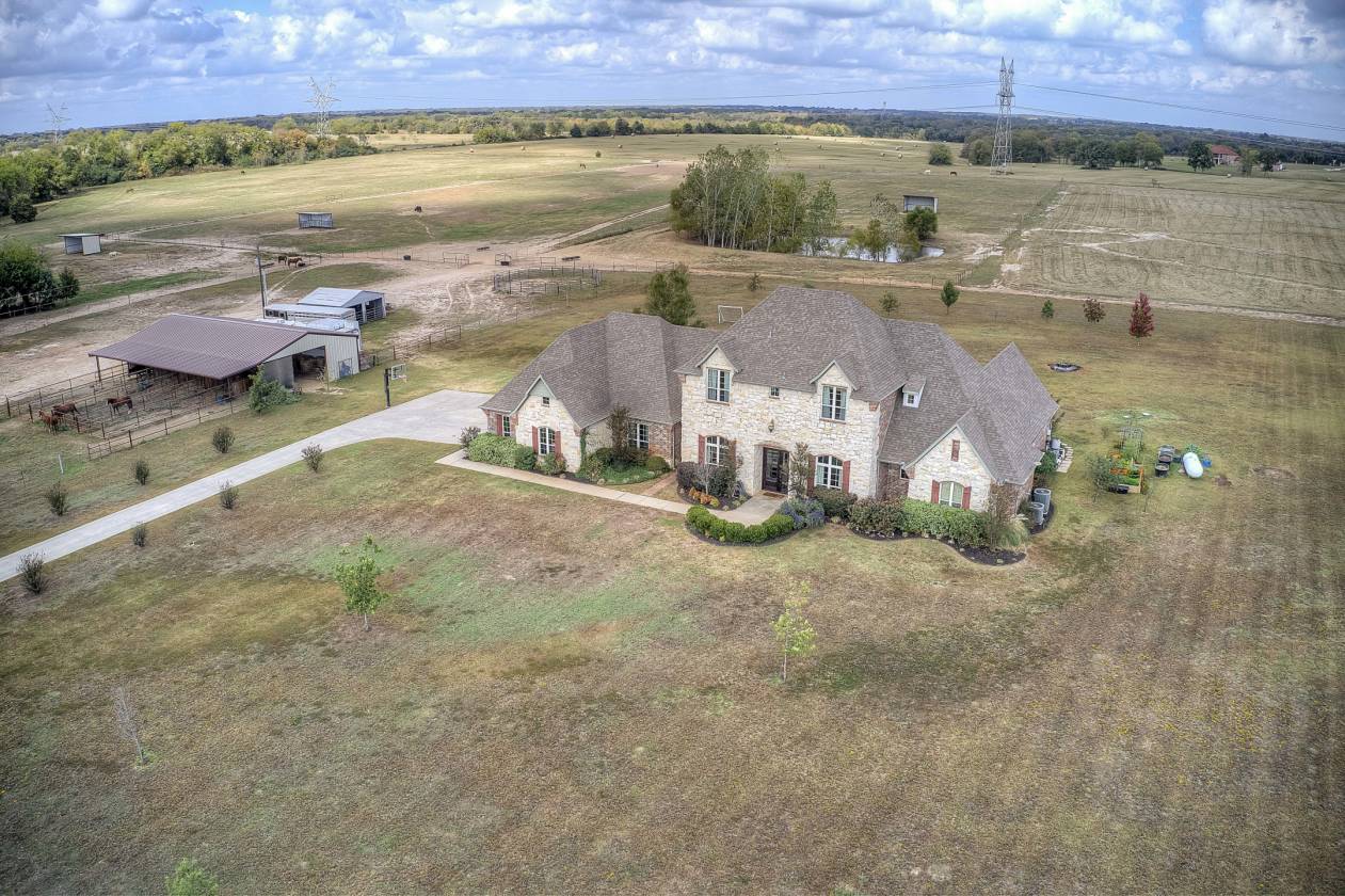 26 Acre Estate with Horse barn and pond! Sulphur Springs, Hopkins