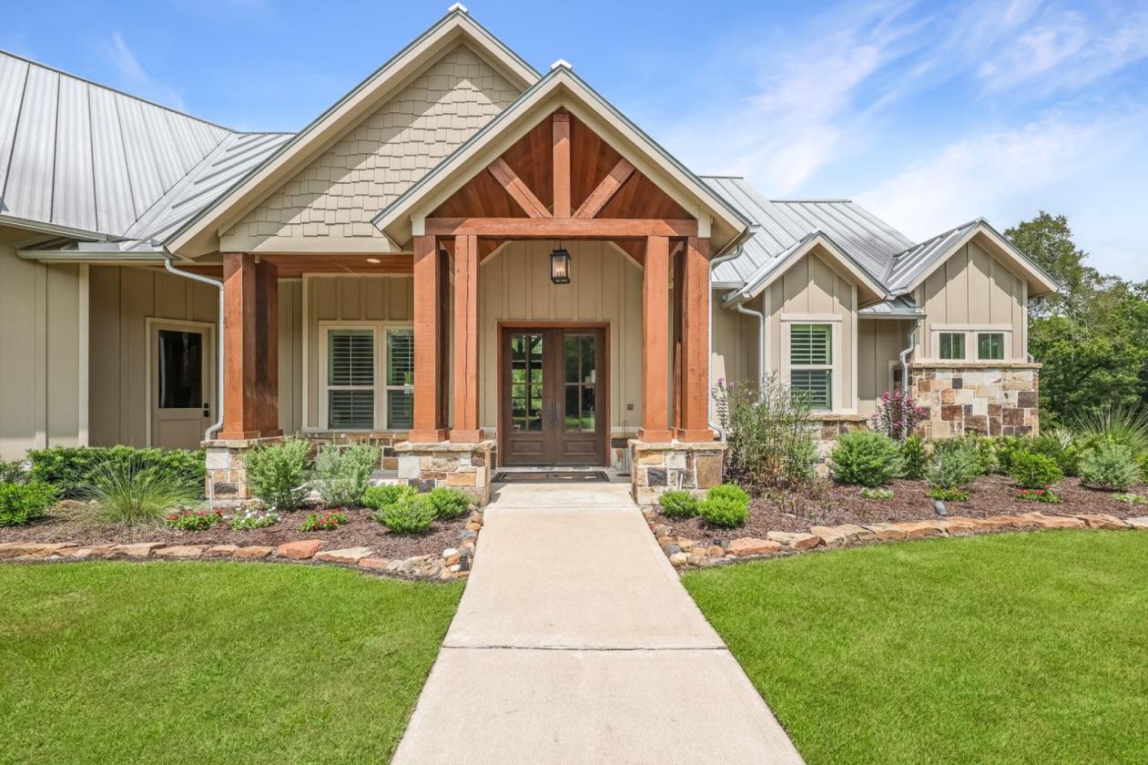 13.6 Acres of Luxury in the Gated Community - photo 2