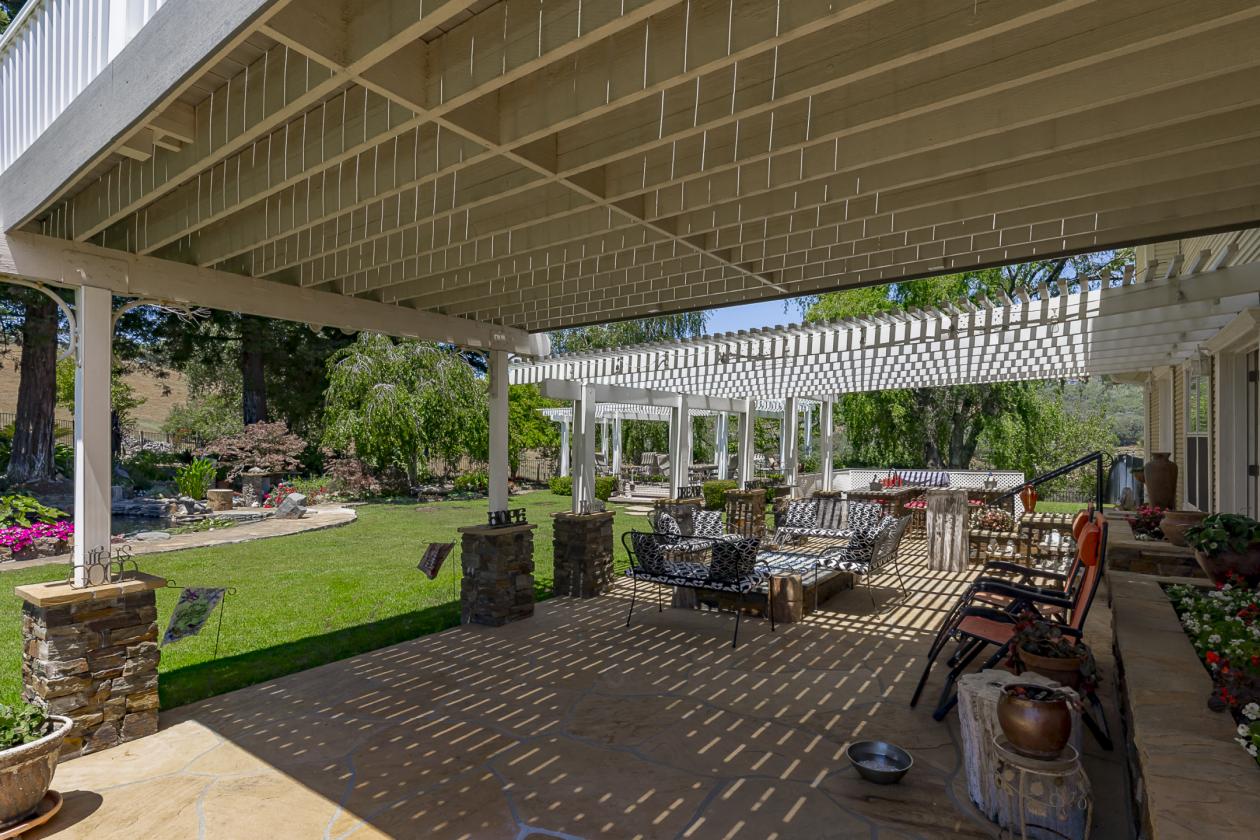 Historic 10-Acre custom Equestrian Estate & Vineyard - photo 15