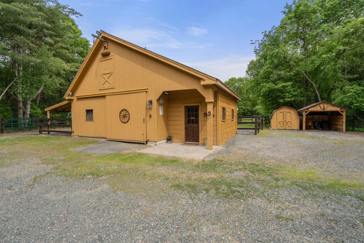 Idyllic & Private Equestrian Estate - photo 5