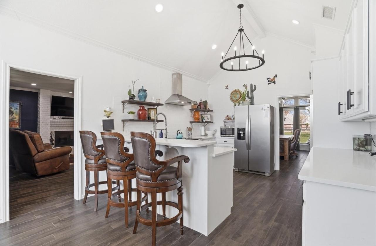 Gorgeous Parker County Ranchette on Nearly 3 acres - photo 8