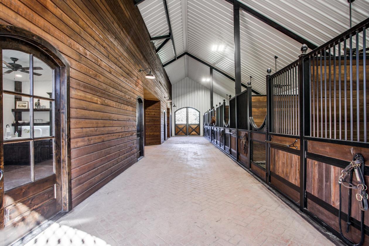 Private Equestrian Estate on 19+ Acres - photo 6