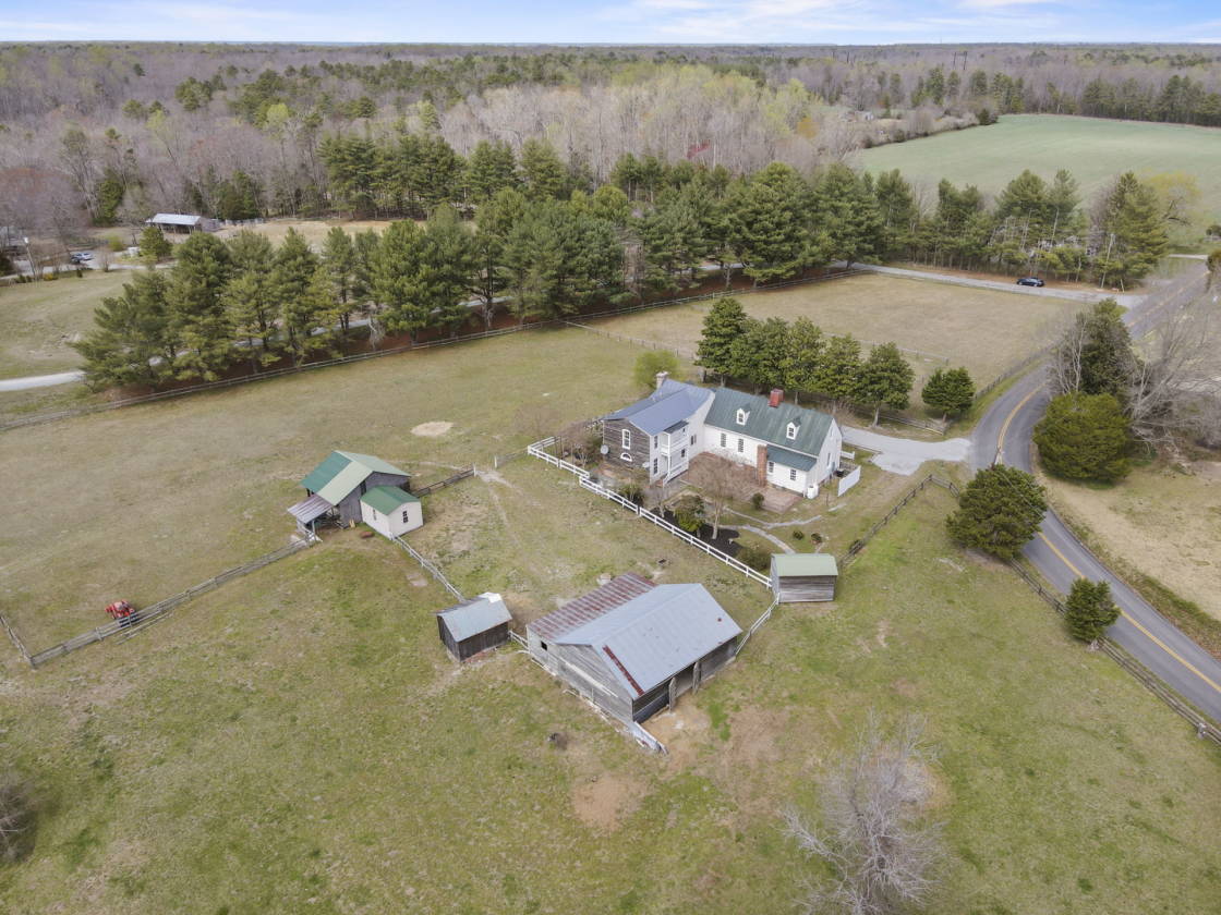 Pre-revoutionary home on a 10-acre horse farm! - photo 29