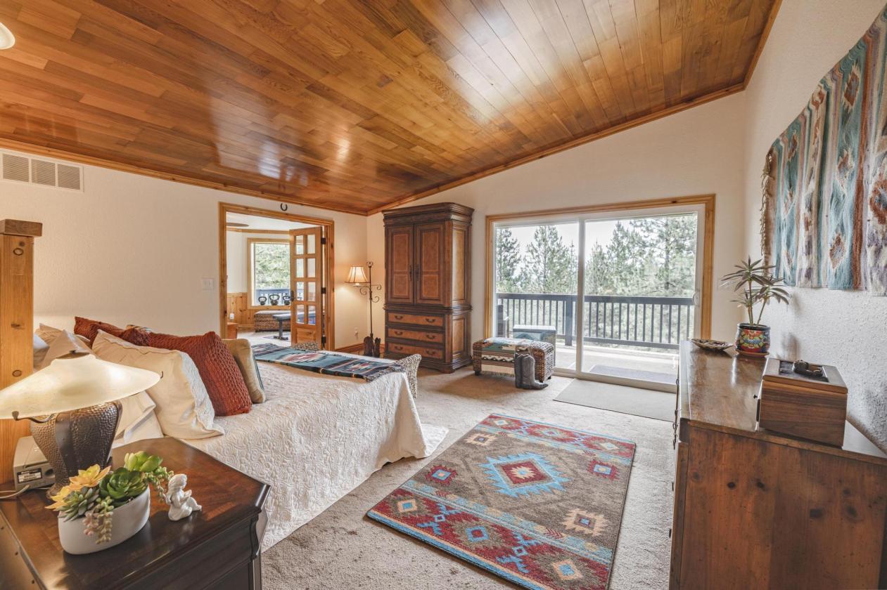Stunning custom estate, bring your horses! - photo 12