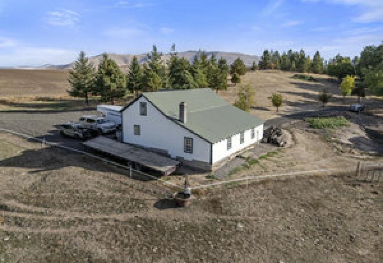 Unique Country Craftsman-Huge Barns-14+ Acres - photo 28