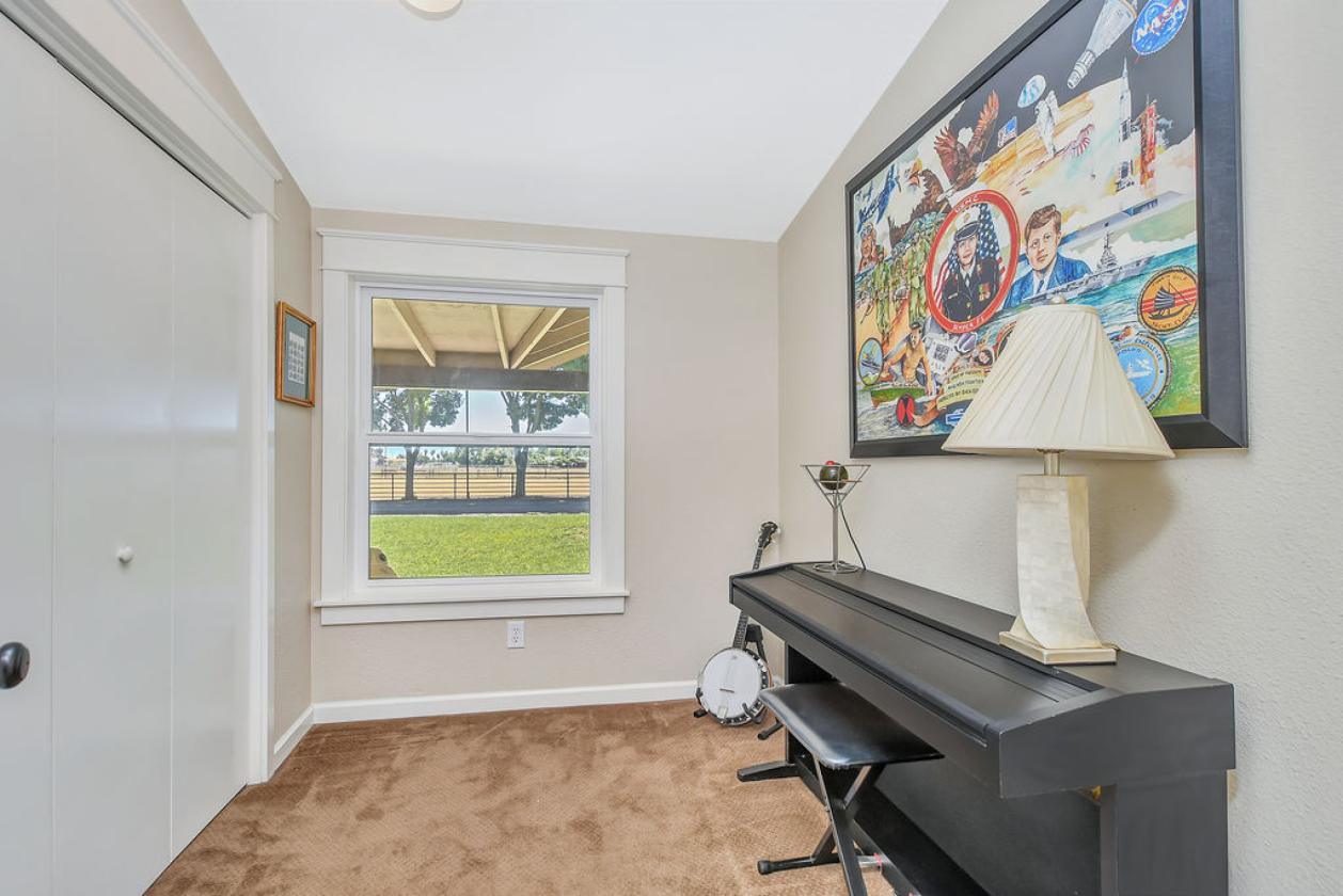Premier Roping Property | Lighted Arena & Chute - photo 24