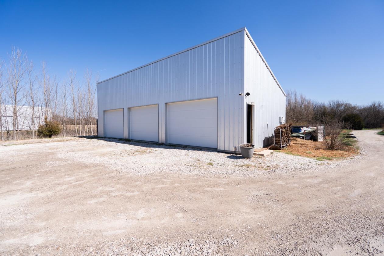 17 ac Contemporary Home w Solar Ready for Horses! - photo 18
