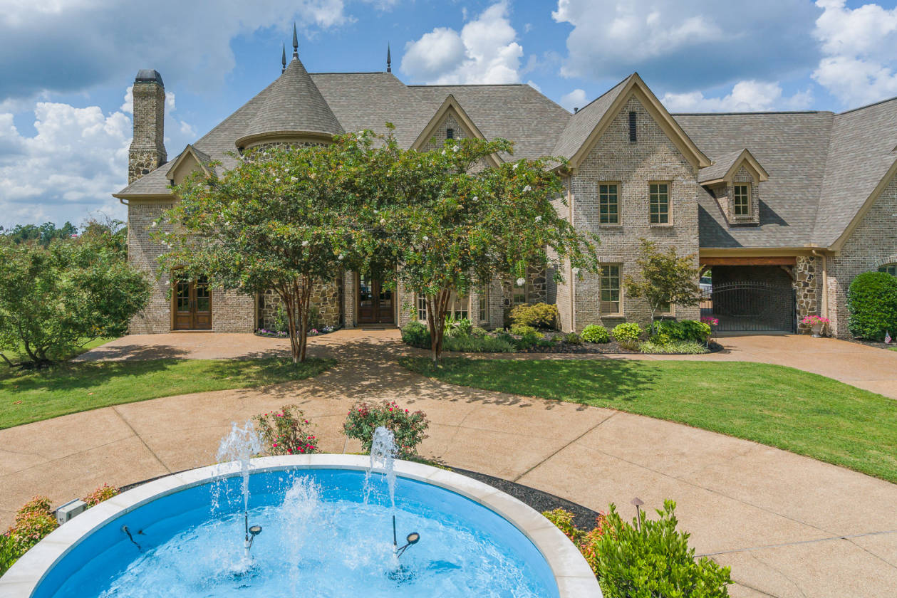 Country Estate on 19.3 Acres 45 minutes from Downtown... Williston