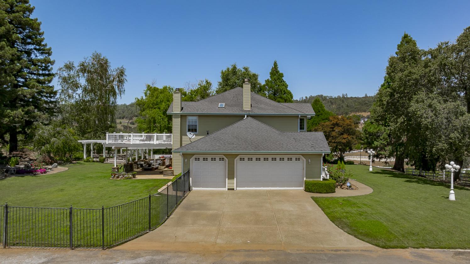 Historic 10-Acre custom Equestrian Estate & Vineyard - photo 18