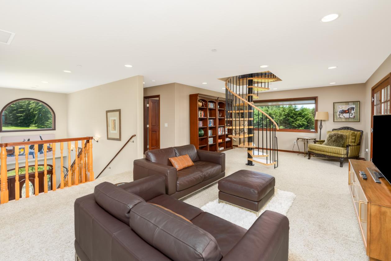 Luxury Equestrian Estate w/Beautiful Water Views - photo 15